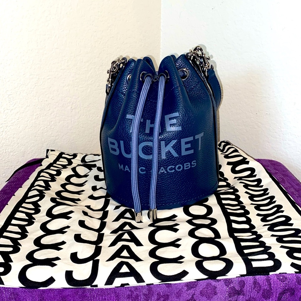 Marc Jacob’s THE
LEATHER BUCKET BAG